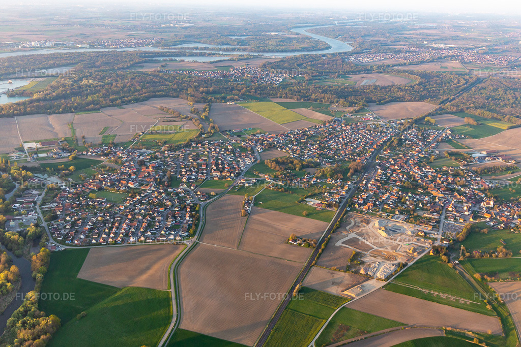 Luftbild: Sessenheim. Dengolsheim, Stattmatten in Sessenheim im Bundesland Bas-Rhin in Frankreich. – Foto: IMG_126527.jpg vom 25.04.2021 durch Werner Riehm/FLY-FOTO.de – Auflösung des Originals: 4965 x 3310 px