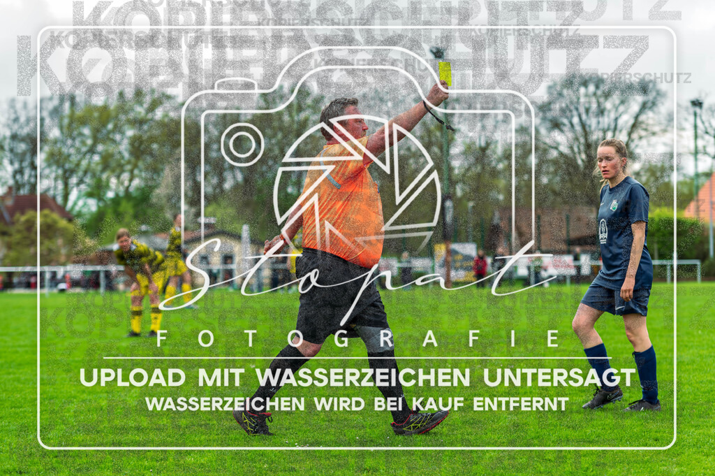 DZC_0602-Verbessert-RR | Adam Labus (Schiedsrichter) beim Damen Kreispokal Halbfinale HK/CE zwischen SG Fulde und SG Wohlde/Sudwinsen im Fulder Zentralstadion, Fulde (Simon Paul Stopat) - Realisiert mit Pictrs.com