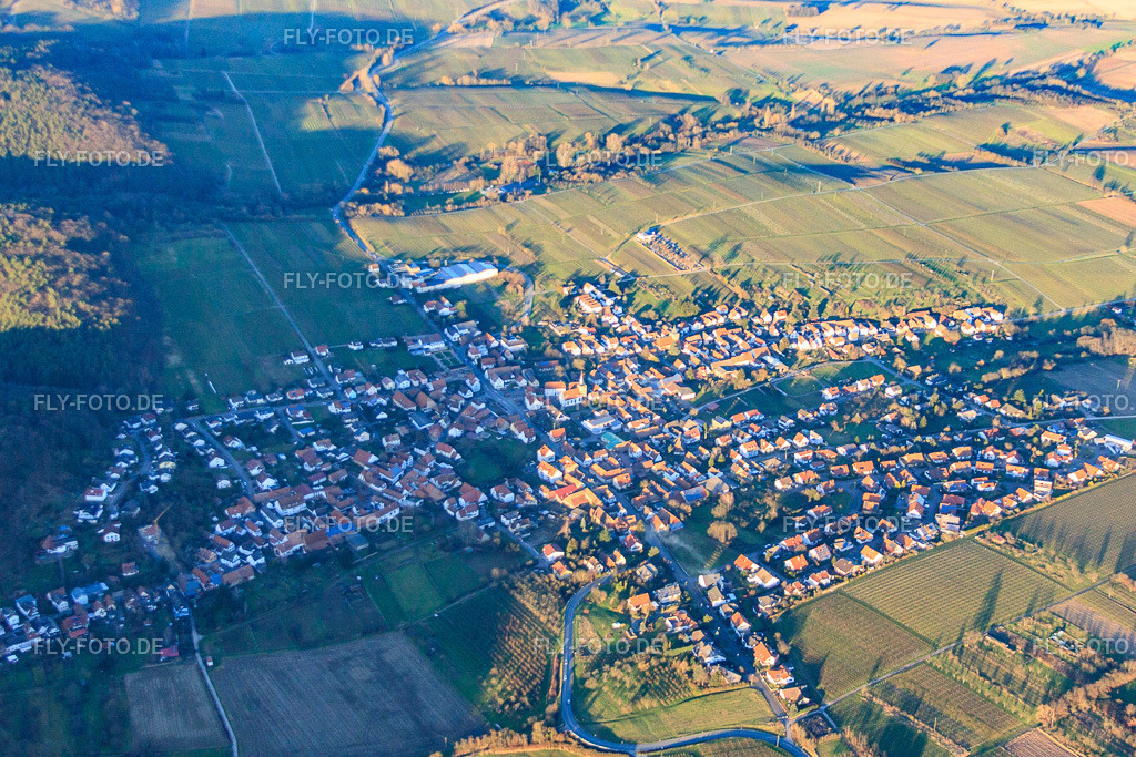 Winzerort im Winter aus Südwesten | Luftbild: Winzerort im Winter aus Südwesten in Oberotterbach im Bundesland Rheinland-Pfalz in Deutschland. Foto: IMG_61927.jpg vom 28.01.2014 durch Werner Riehm/FLY-FOTO.de - Realisiert mit Pictrs.com