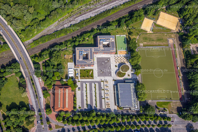 Gladbeck220501656 | Luftbild, Heisenberg Gymnasium, Sportplatz Schwarz-Gelb Preußen, Artur-Schirrmacher-Sporthalle, Gladbeck, Ruhrgebiet, Nordrhein-Westfalen, Deutschland
