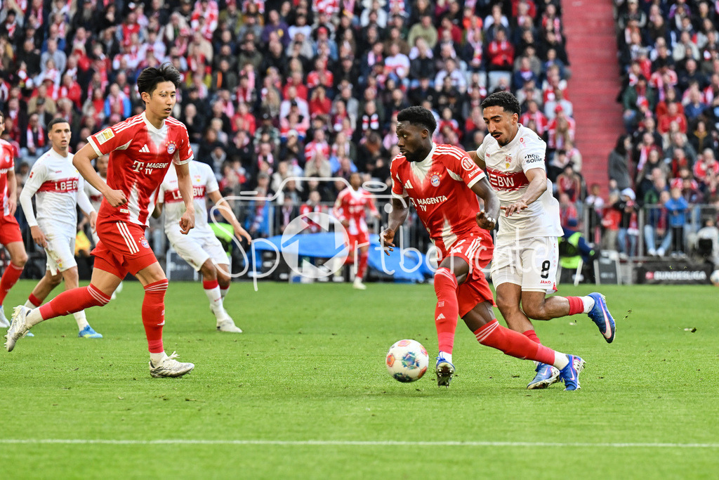 FC Bayern München - VfB Stuttgart | MUNICH, GERMANY - 19. APRIL: tackle between Tiago TOMAS (VfB Stuttgart 8) and Alphonso DAVIES (FC Bayern Munich 19) during the Bundesliga Match between FC Bayern Munich vs. VfB Stuttgart at Matchday 30 at Allianz Arena / DFL REGULATIONS PROHIBIT ANY USE OF PHOTOGRAPHS AS IMAGE SEQUENCES AND/OR QUASI-VIDEO