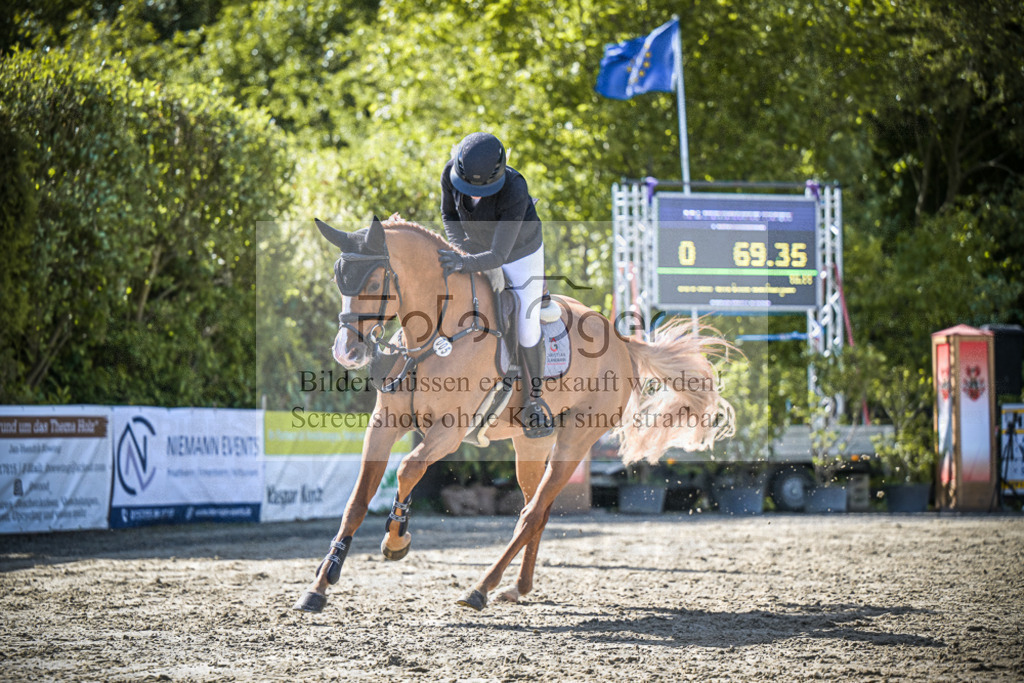 DOS_9047 | Entdecke hochwertige Reitturnierfotos von Foto Oger. Professionell, emotional und authentisch – jetzt Lieblingsmomente im Shop bestellen. - Realisiert mit Pictrs.com