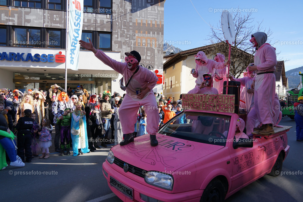 07-news-2023-Feb16-Unsinniger_Fasching_Reutte-sony-DSC02427 | Info aus dem Bezirk Reutte/Ausserfern Tirol sowie eine umfangreiche Bilddatenbank über die gesamte Region: Lechtal, Talkessel Reutte, Tannheimertal, Zwischentoren. Lech, Plansee, Zugspitze, Grenztunnel, B179, Fernpassstraße, Verkehr, Lawinen, Tradition, - Realisiert mit Pictrs.com