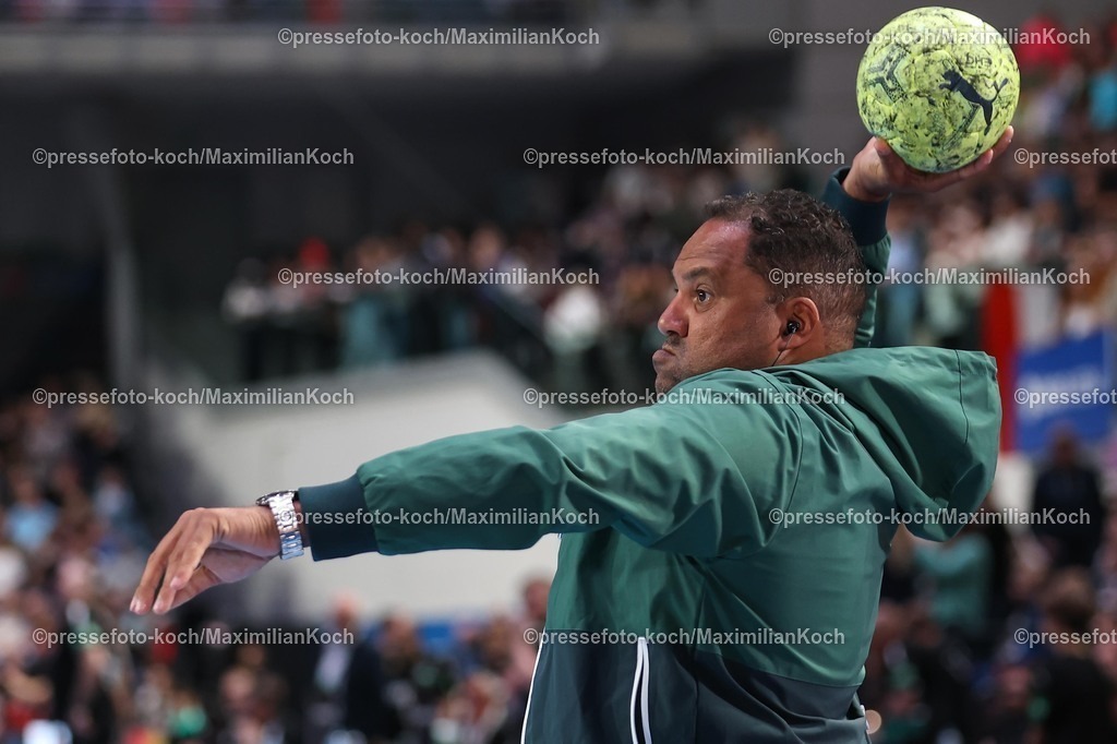xKWIx22032601043 | 22.03.2026, Handball, Länderspiel Herren, Deutschland - Ägypten, ÖVB-Arena Bremen: "Ailton" (Aílton Gonçalves da Silva) wirft Ball xKamilxWilkowskixPressefotoKochx
