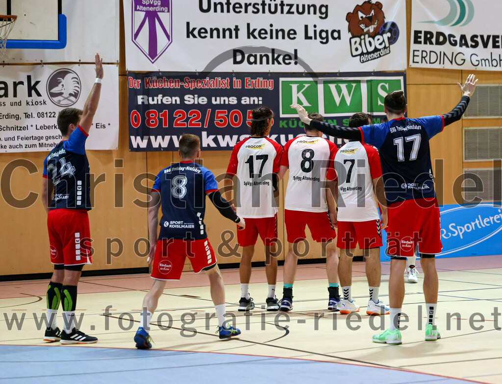 2022-09-24_057_SpVgg_Altenerding_gegen_HSG_Freising-Neufahrn | Erding, Deutschland, 24.09.2022:
Handball, Bezirksoberliga Männer 2022 / 2023, 2. Spieltag, SpVgg Altenerding gegen HSG Freising-Neufahrn, Endergebnis: 18:26

Marius Kerber (HSG Freising-Neufahrn, #14), Konstantin Vopel (HSG Freising-Neufahrn, #8), Luis Leitner (SpVgg Altenerding, #17), Quirin Huber (SpVgg Altenerding, #8), Simon Dybilasz (SpVgg Altenerding, #7), Christian Heldner (HSG Freising-Neufahrn, #17)

Foto: Christian Riedel / fotografie-riedel.net