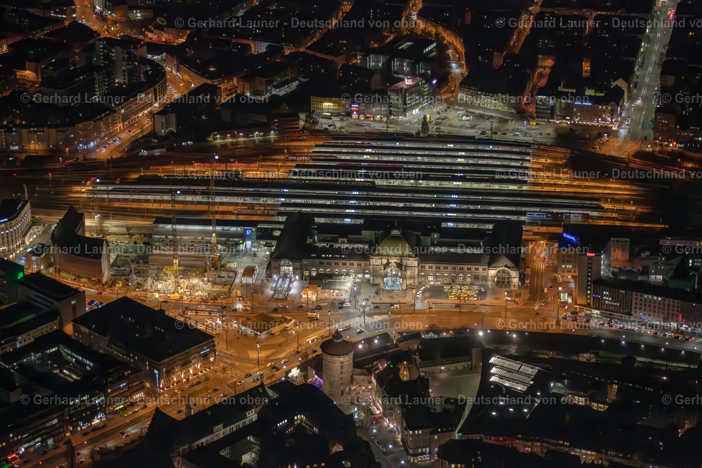 3901465 | NüRNBERG 21.08.2021 Gleisverlauf und Gebäude des Hauptbahnhofes der Deutschen Bahn im Ortsteil Mitte in Nürnberg im Bundesland Bayern, Deutschland. Weiterführende Informationen bei: DB Netz AG,  Deutsche Bahn AG. // Track progress and building of the main station of the railway in the district Mitte in Nuremberg in the state Bavaria, Germany. Further information at: DB Netz AG,  Deutsche Bahn AG. Foto: Gerhard Launer