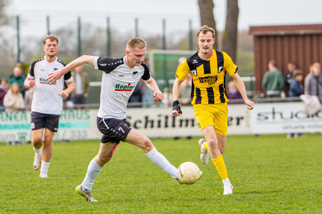 Fußball I Herren I Saison 2025-2026 I Kreisliga VEC I 22. Spieltag I SC SW Bakum - SV Falke Steinfeld I 23533 | jns.sportfotos - Realisiert mit Pictrs.com
