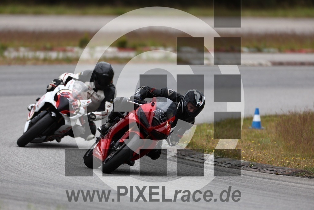 0748-20240511_01172 | Schöne Erinnerungen an spannende Momente - das festzuhalten ist unser Job. PIXELrace.de ist seit 2003 auf den Rennstrecken Europas unterwegs um die Action draußen beim Fahren und die wunderbare Stimmung imm Fahrerlager für euch einzufangen.