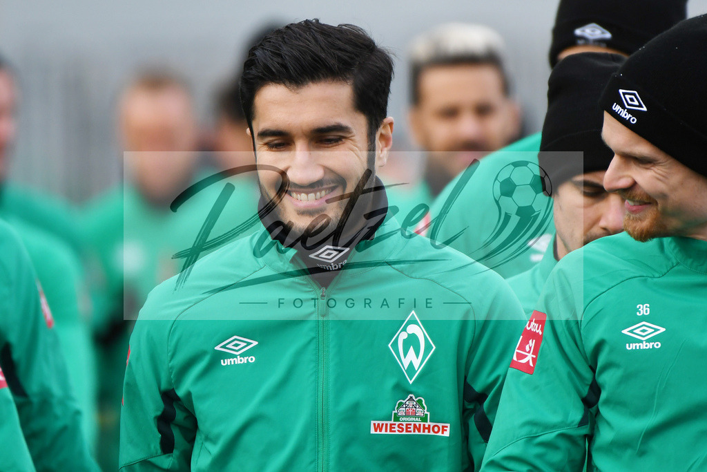 20200212_TRASVW_0052 | Fussball, Herren: Nuri Sahin (Werder Bremen) lacht waehrend der Trainingseinheit des SV Werder Bremen auf dem wohninvest Weserstadion Trainingsplatz am 12.02.2020 in Bremen, Deutschland. - Realisiert mit Pictrs.com