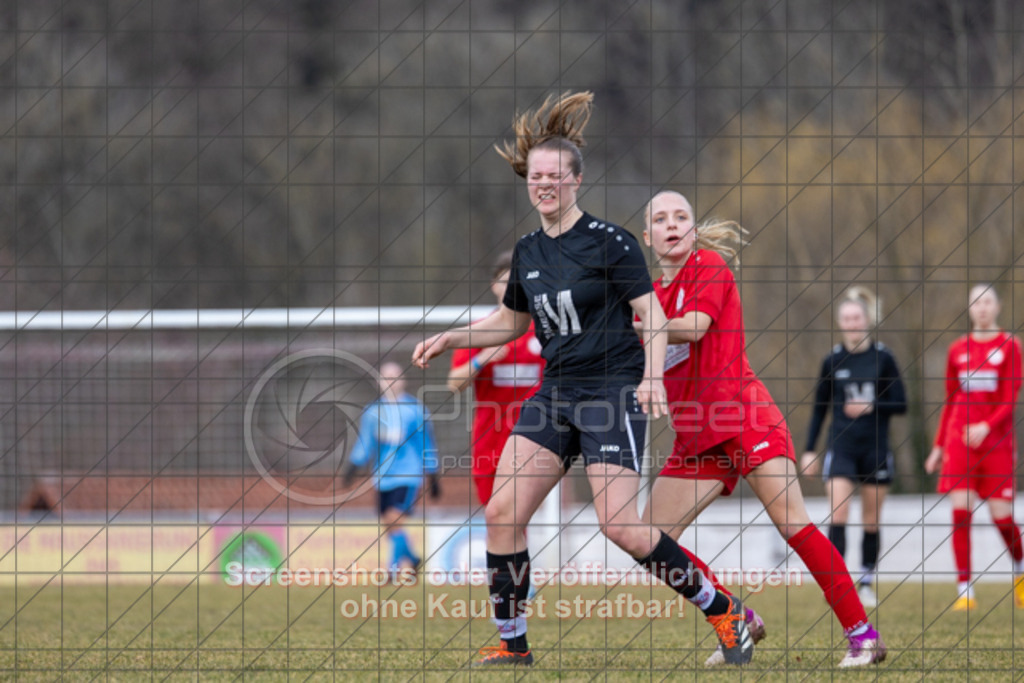 20250223_133559_0259 | #,1.FC Donzdorf (rot) vs. TSV Tettnang (schwarz), Fussball, Frauen-WFV-Pokal Achtelfinale, Saison 2024/2025, Rasenplatz Lautertal Stadion, Süßener Straße 16, 73072 Donzdorf, 23.02.2025 - 13:00 Uhr,Foto: PhotoPeet-Sportfotografie/Peter Harich