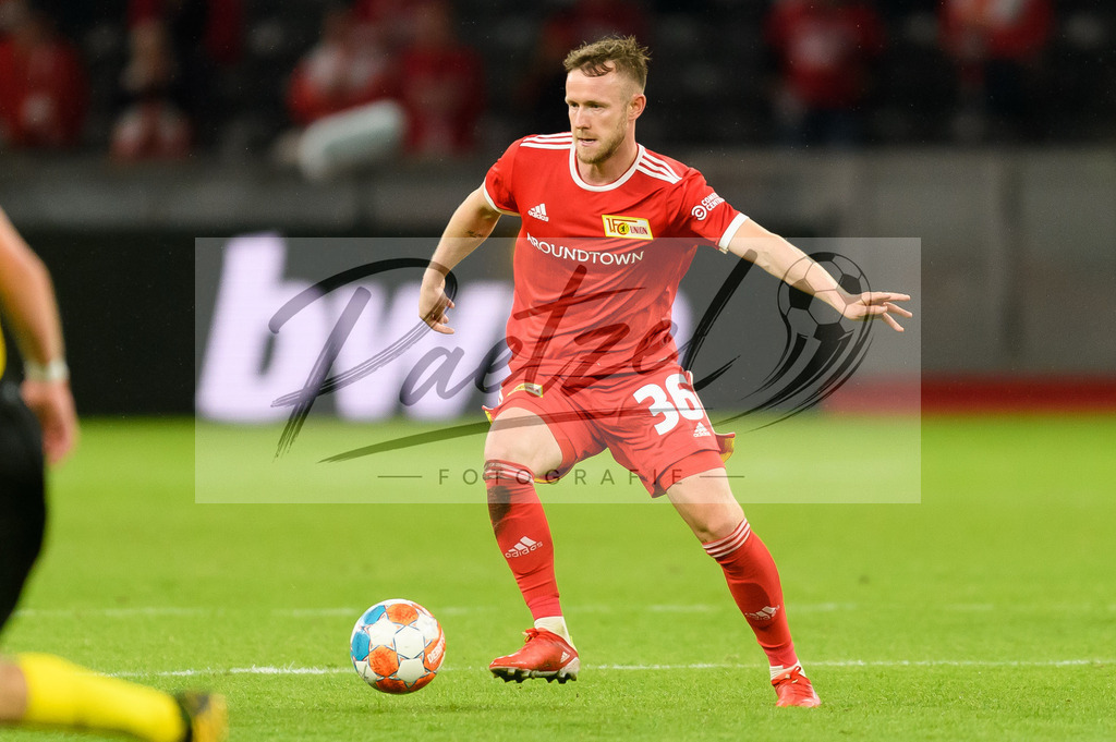 FCUKUO20210826_223 | Fussball, Herren: Cedric Teuchert (1.FC Union Berlin) in Aktion, am Ball, Einzelaktion beim Spiel der UEFA Conference League zwischen 1. FC Union Berlin und Kuopion PS im Olympiastadion am 26.08.2021 in Berlin, Deutschland. - Realisiert mit Pictrs.com