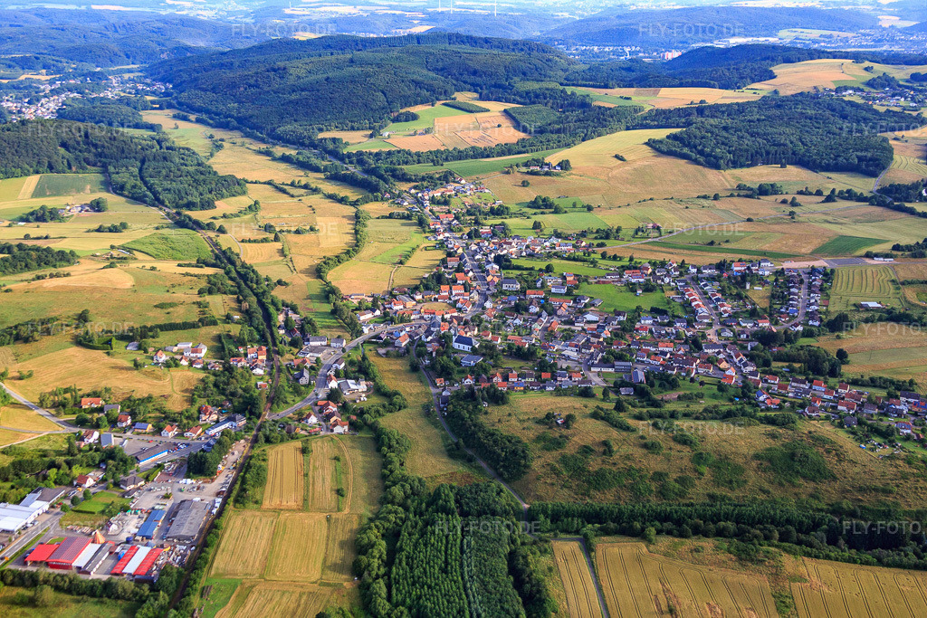 Luftbild: Ortsansicht von Süden im Ortsteil Wolfersweiler in Nohfelden im Bundesland Saarland in Deutschland. Foto: IMG_091962.jpg vom 16.07.2016 durch Werner Riehm/FLY-FOTO.de