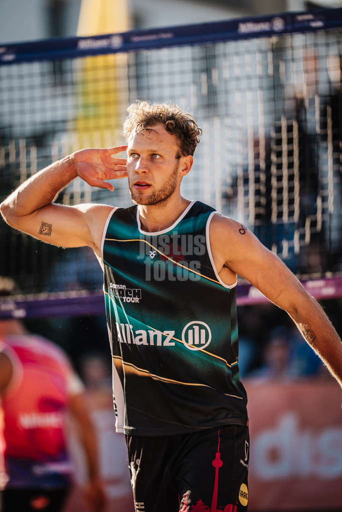 Beachvolleyball | Männer | Allianz German Beach Tour 2025 | Tourstop Berlin | 23.08.2025 | Eric Stadie-Seeber gestikuliert