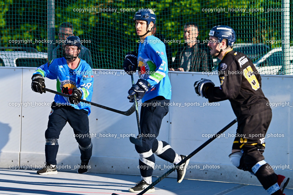 VAS Ballhockey Villach vs. ASKÖ Villach Ballhockey | #27 Nindler Darian SV ASKÖ Ballhockey, #18 Durica Lubos SV ASKÖ Ballhockey, #66 Hintermann Daniel VAS Ballhockey Villach, VAS Ballhockey Villach vs. ASKÖ Villach Ballhockey , VAS Ballhockey Villach vs. ASKÖ Villach Ballhockey  am 13.05.2026 in Villach (Alpen Arena ), Austria, (Photo by Bernd Stefan)