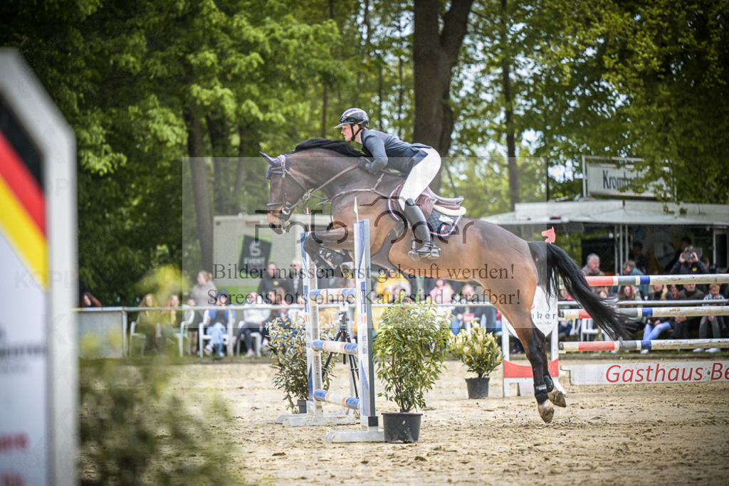 DOS_1940 | Entdecke hochwertige Reitturnierfotos von Foto Oger. Professionell, emotional und authentisch – jetzt Lieblingsmomente im Shop bestellen.Deutschlandweite Turnierfotografie. - Realisiert mit Pictrs.com