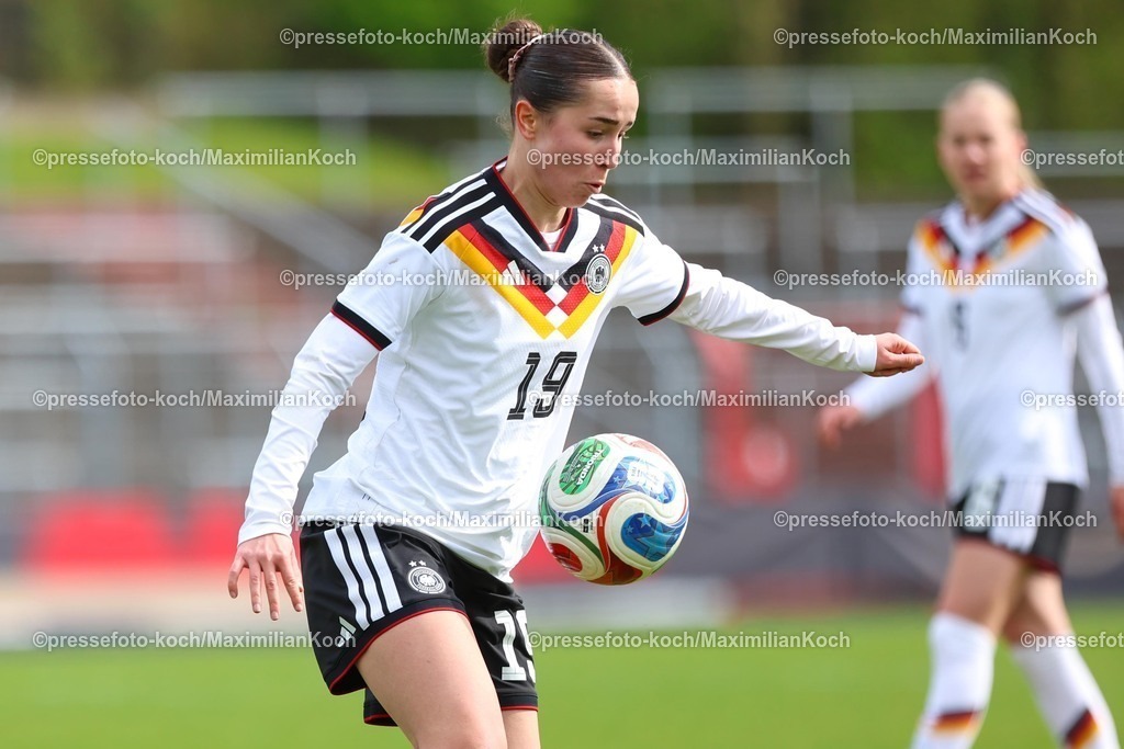 xKWIx10042601056 | 2026.04.10, xkwix, Fußball, UEFA Women's UNDER 19 Championship qualification, Republic of Ireland - Germany, Uhlenkrugstadion, Runde 2 1.Spieltag, Saison 2025 / 2026: Laila Portella (Deutschland U19 Frauen #19) DFB regulations prohibit any use of photographs as image sequences and or quasi-video. Photo: xKamilxWilkowskixPressefotoKochx