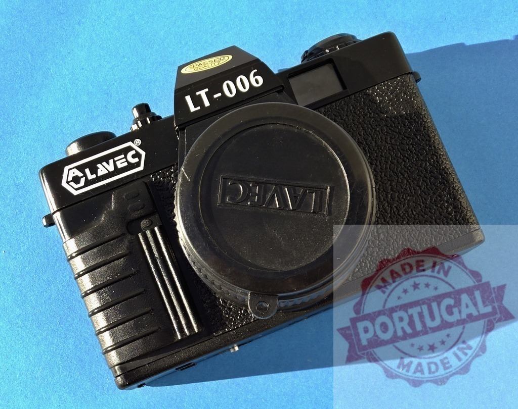 Lavec LT-006 toy camera on blue background | Lavec LT-006 35mm film toy camera, vintage photography equipment - Realisiert mit Pictrs.com