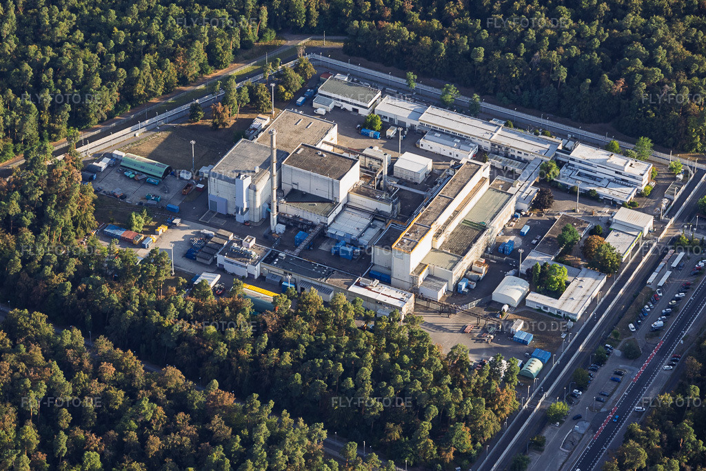 Luftbild: Wiederaufarbeitungsanlage Karlsruhe (WAK) in Linkenheim-Hochstetten im Bundesland Baden-Württemberg in Deutschland. – Foto: IMG_158303.jpg vom 06.08.2026 durch Werner Riehm/FLY-FOTO.de – Auflösung des Originals: 5153 x 3435 px – WWW.KTE-KARLSRUHE.DE