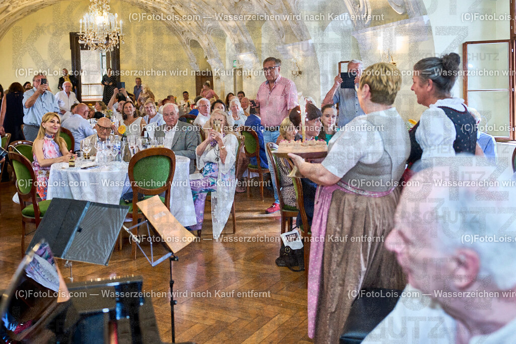ALP9653_XXXX-Chopin-Festival_Torte_Kanitzer Theodor | (C)FotoLois.com, Alois Spandl. XXXX. Chopin-Festival in der Kartause Gaming, DINNERKONZERT mit Vera Kostner (Violine), Manfred Wagner-Artzt (Klavier), Clara Biermasz (Klavier), Lieke Te Winkel (Violine) und Adam Javorkai (Violoncello) im Prätatensaal, Sa 17. August 2024.