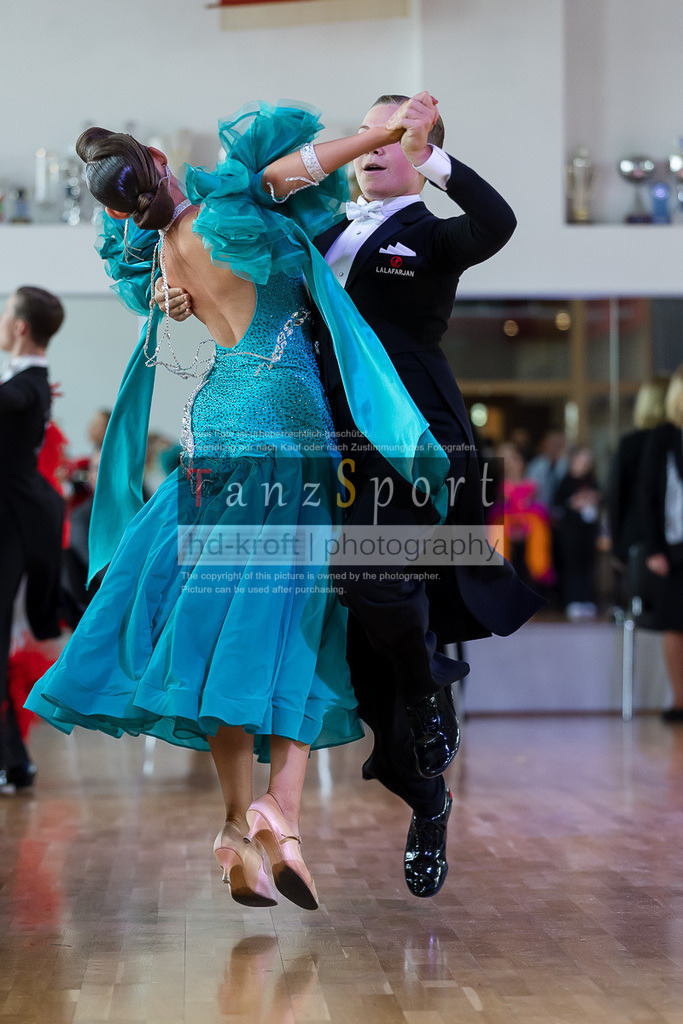 20240615_DM-Jun2-Kombi_09296 | Tanzsportbilder, Standardtanz, Lateintanz, WDSF, DTV, LTVB, dancecomp, goc, hessen tanzt, blaues band der spree, walzer, tango, wiener walzer, slowfox, quickstepp, samba, rumba, cha-cha-cha, paso doble. jive, hd-kroft photography, turniertanzsport