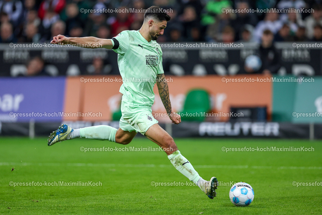 BMG24112401078 | 24.11.2024, Fußball, Borussia Mönchengladbach - FC St. Pauli, 1. Fußball Bundesliga, Borussia-Park, Saison 2024 2025: Tim Kleindienst (Mönchengl. #11)DFB regulations prohibit any use of photographs as image sequences and or quasi-video.