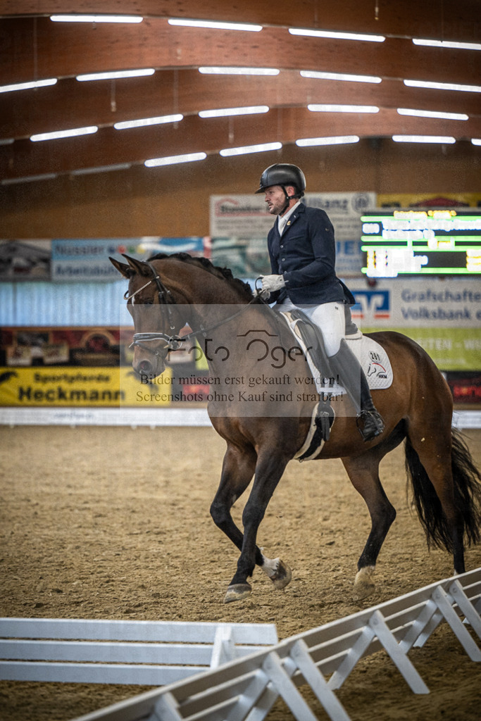 DOS_1054 | Entdecke hochwertige Reitturnierfotos von Foto Oger. Professionell, emotional und authentisch – jetzt Lieblingsmomente im Shop bestellen.Deutschlandweite Turnierfotografie. - Realisiert mit Pictrs.com