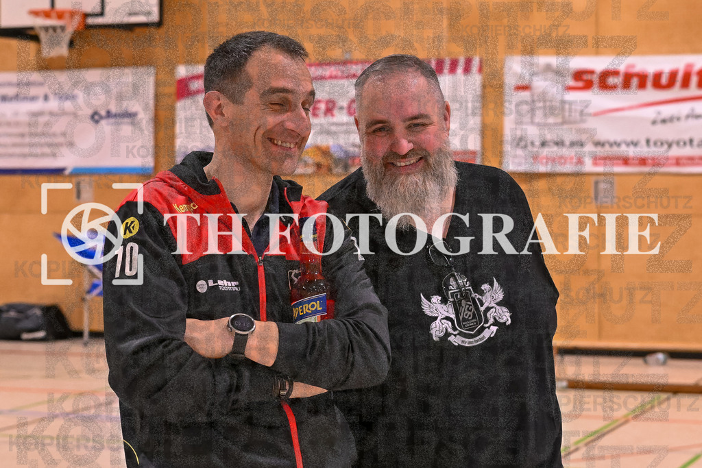 GER, SG Maulburg/Steinen - SG Walkirch/Denzlingen, Handball, Landesliga, 25. Spieltag, Saison 2023/2024, 27.04.2024 | Dirk Nasdala (SportLehr, Todtnau), Thomas Knauber (SG Maulburg-Steinen, Sportlicher Leiter)

GER, SG Maulburg/Steinen - SG Walkirch/Denzlingen, Handball, Landesliga, 25. Spieltag, Saison 2023/2024, 27.04.2024

Foto: TH Fotografie/Thomas Hess