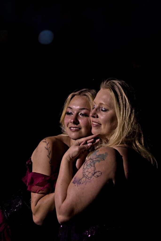 2025-06-02-204951_DSC00501 | Martin Fiedler Fotografie - Ausdrucksstarke Portraits im Raum Nürnberg - Realisiert mit Pictrs.com