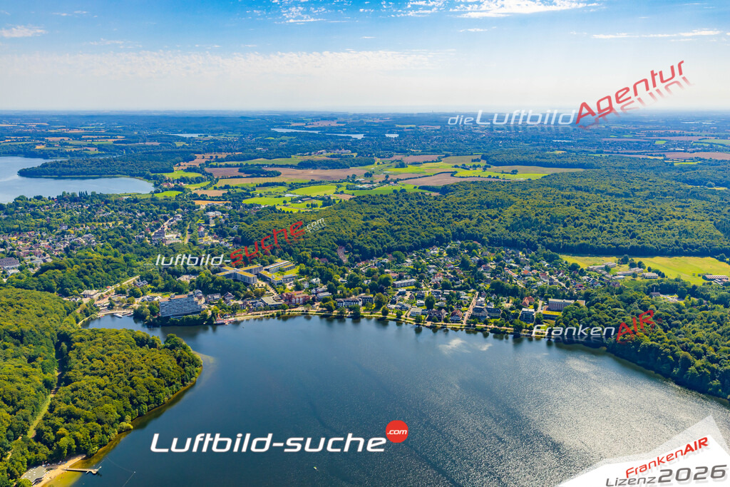 Schrägluftbild  Seepromenade  Malente - Das Luftbild wurde 2025 vom UL-Flugzeug heraus erstellt (ohne Drohne- keine Drohnenaufnahme ) - Hochauflösende Luftaufnahme -Nicht vergleichbar mit Google Maps oder Satelittenbilder- Die Geschenkidee !Mit Lizenz und Bildrechte bestellbar