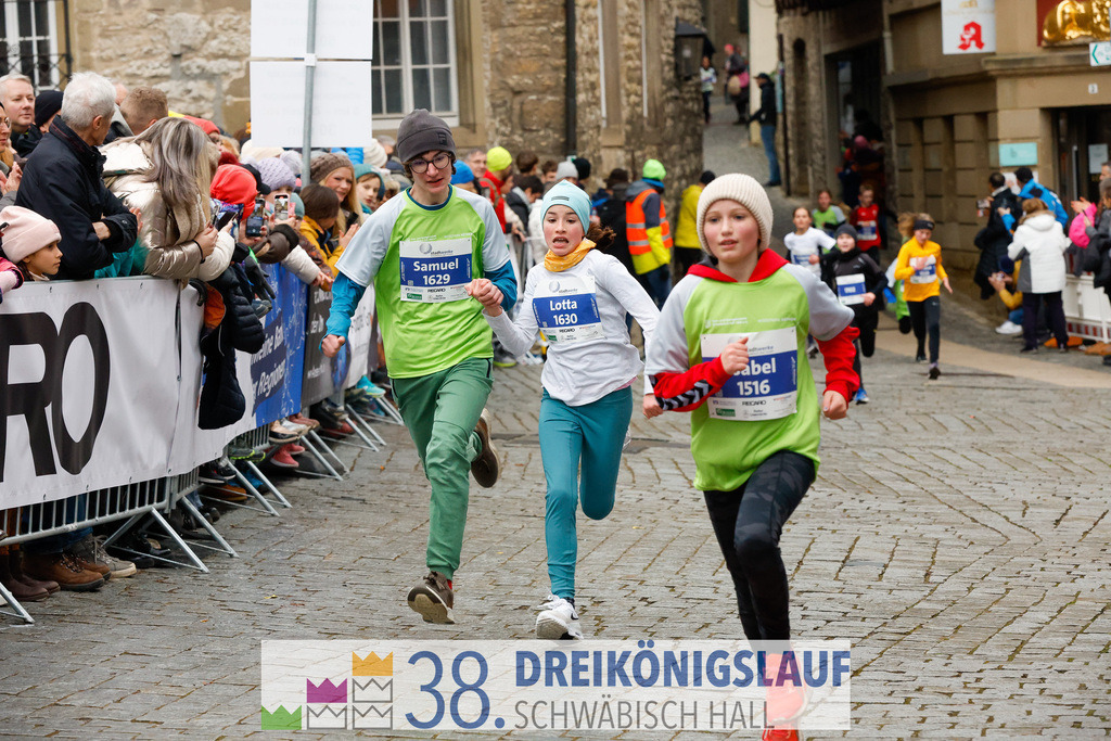 1700m Stadtwerke Jugendlauf | 3 Koenigslauf 2024 1700m Stadtwerke Jugendlauf - Realisiert mit Pictrs.com