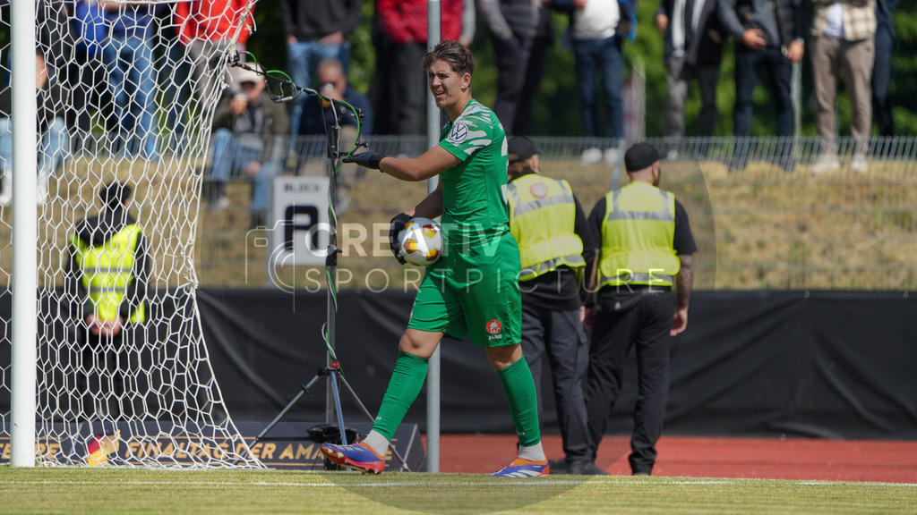 Fußball, Herren, Saison 2024/2025, Finaltag der Amateure 2025, Landespokal Brandenburg, Finale, VfB 1921 Krieschow vs. RSV Eintracht 1949, Samstag 24.05.2025, Volksparkstadion Neuruppin, | Fußball, Herren, Saison 2024/2025, Finaltag der Amateure 2025, Landespokal Brandenburg, Finale, VfB 1921 Krieschow vs. RSV Eintracht 1949, Samstag 24.05.2025, Volksparkstadion Neuruppin, Im Bild: Sebastian Mellack (Krieschow) - Realisiert mit Pictrs.com