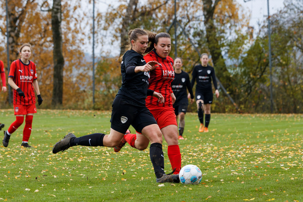 HOHFCH_251109_8433 | 1.FC Heidenheim 1846 II vs. GAST, Fußball, Frauen, Bezirksliga, 2025/2026, X. Spieltag, 03.10.2025 in Heidenheim, Kunstrasen b. Voith-Arena West(Foto: Michael Bulling) - Realisiert mit Pictrs.com