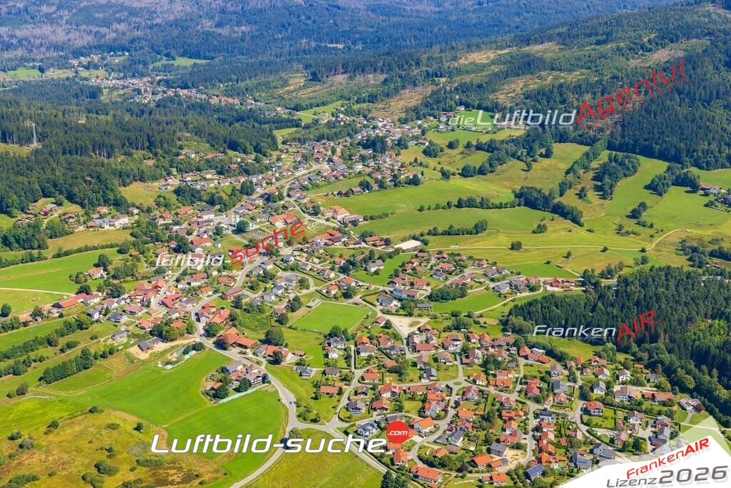 Luftaufnahme der Stadt Lindberg - Die Luftaufnahme wurde 2025 vom UL-Flugzeug heraus erstellt ( keine Drohne ) - Hochauflösende Luftaufnahme - für professionelle Ausdrucke geeignet. Die Geschenkidee !Mit Lizenz und Bildrechte bestellbar