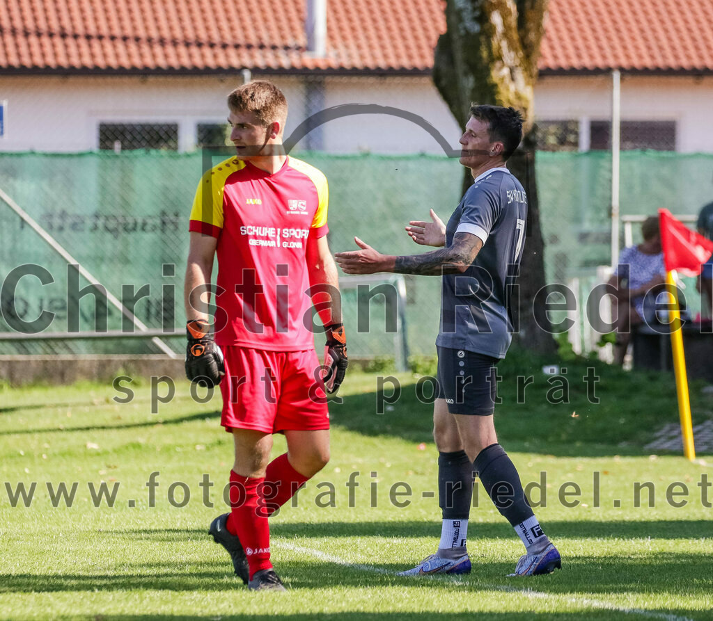 2023-08-20_123_SV_Hohenlinden_gegen_SV_Buch | Hohenlinden, Deutschland, 20.08.2023:
Fußball, A-Klasse 2023 / 2024, 1. Spieltag, SV Hohenlinden gegen SV Bruck, Endergebnis: 5:1

Torwart Simon Heiler (SV Bruck, #1), Sebastian Roß (SV Hohenlinden, #7)

Foto: Christian Riedel / fotografie-riedel.net