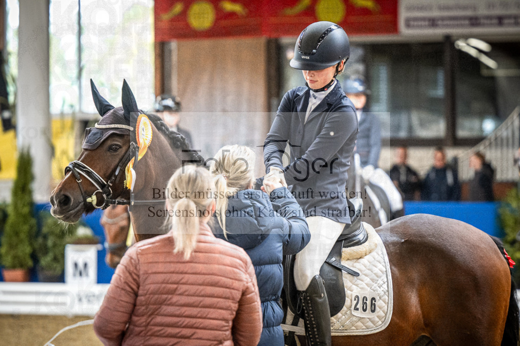 DOS_0011 | Entdecke hochwertige Reitturnierfotos von Foto Oger. Professionell, emotional und authentisch – jetzt Lieblingsmomente im Shop bestellen.Deutschlandweite Turnierfotografie. - Realisiert mit Pictrs.com