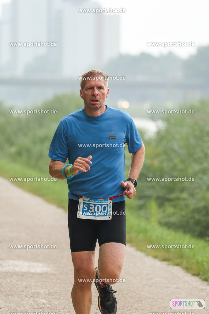 LUR_1200 | 34. M-net Erlanger Triathlon 2025 #erlangertriathlon  #mnettriathlon2025 #mnettriathlon #team #olympischedistanz #mitteldistanz #triathlon #maindonaukanal  #erlangertriathlon2025 #yourpictrs #tv1848 #tv1848erlangen  #triathlonbayern #sportinerlangen #demsportverbunden #sportshot_your_pictrs Copyright: www.sportshot.de
