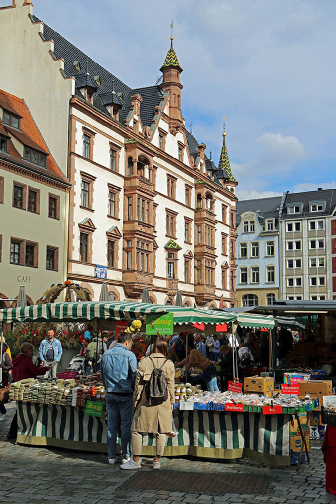 Foto: Leipzig - Leipziger Markttage | Das Team hinter BILDLEXIKON LEIPZIG bündelt historische wie aktuelle Informationen über die Stadt Leipzig in Text und Bild auf einer Plattform und stellt diese der interessierten Öffentlichkeit zur Verfügung.