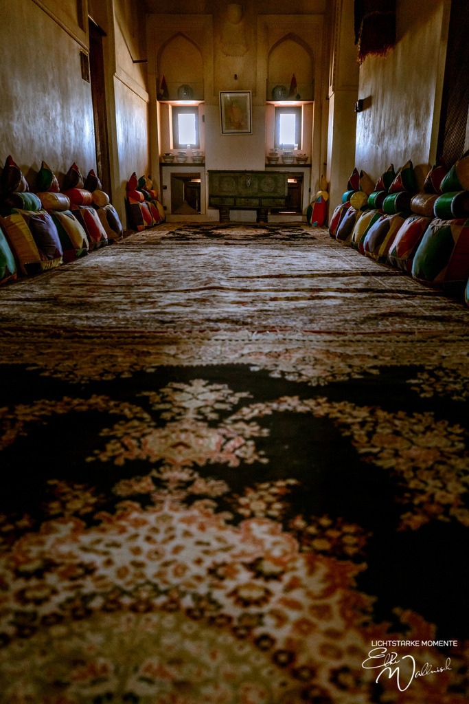 Bait Al Numan Castle, Barka, Oman | Herzlich willkommen auf meiner Seite! Ich bin Elke Wallnisch, Deine Fotografin für lichtstarke Momente. Der Name steht für alles, was mich mit der Fotografie verbindet: Das Licht und seine machtvolle Wirkung auf eine Situation oder unsere Stimmung - Realisiert mit Pictrs.com