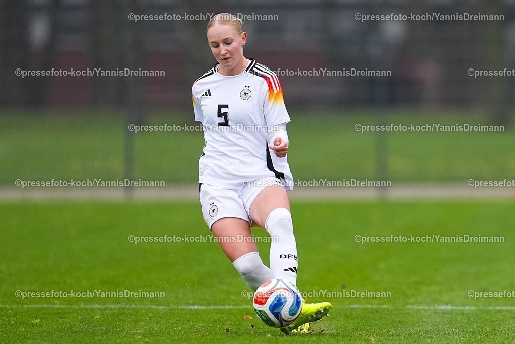 xYDRx26112501079 | 26.11.2025, xydrx, Fußball, Länderspiel, EM-Qualifikation U19-Frauen, Belgien - Deutschland, Sportschule Wedau: Luzie Zaehringer (GER #5)