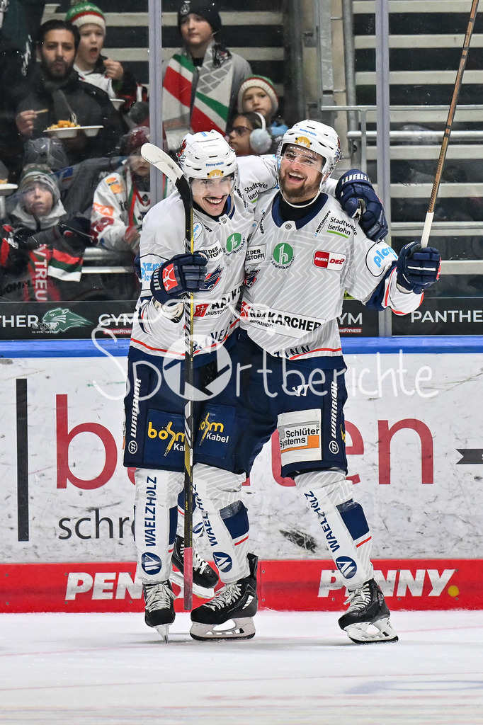Augsburger Panther - Iserlohn Roosters | Jubel der Gaeste nach dem Treffer zum 1-4 durch Michael DAL COLLE (Iserlohn Roosters 91) / Tor / Torschuetze / Freude / Happy / DEL: Augsburger Panther - Iserlohn Roosters, Curt Frenzel Stadion am 17.11.2024