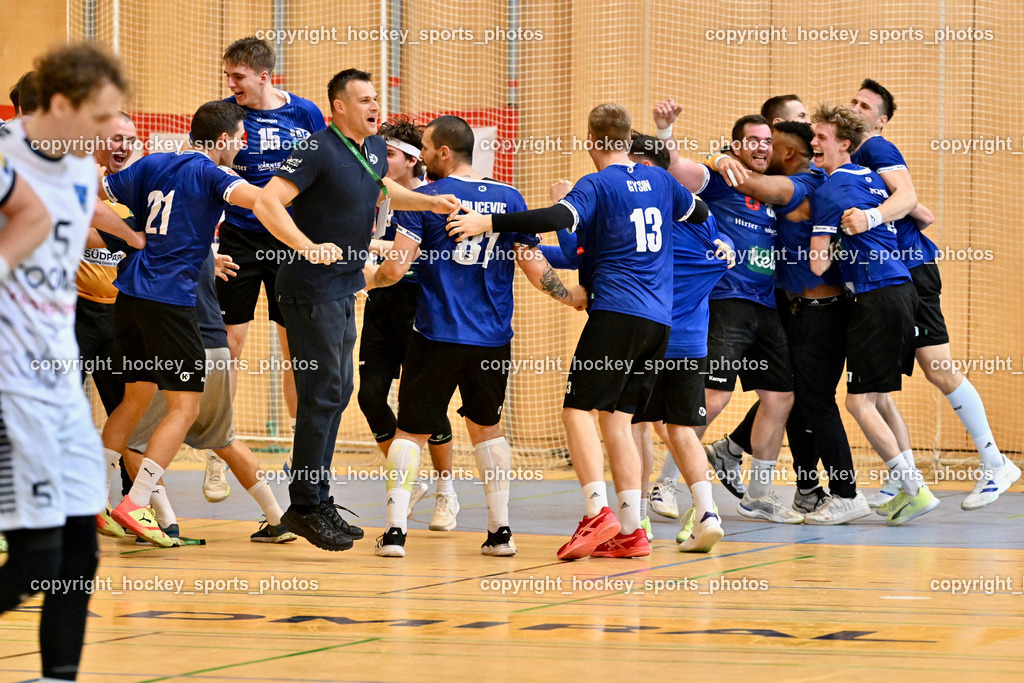 SC Ferlach vs. roomz JAGS Vöslau | Asisstentcoach SC Ferlach BARISIC Miro, Jubel SC Ferlach Mannschaft, SC Ferlach vs. roomz JAGS Vöslau, SC Ferlach vs. roomz JAGS Vöslau am 08.11.2025 in Ferlach (Ballspielhalle Ferlach), Austria, (Photo by Bernd Stefan)