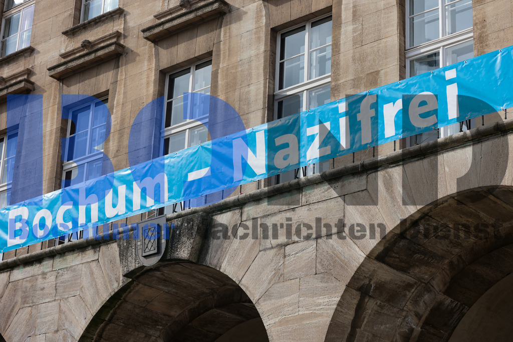 Brandmauer 2024 vor dem Rathaus der Stadt Bochum {date} -  | {headline}



(Foto: Sebastian Sendlak / BOND)

 - Realisiert mit Pictrs.com