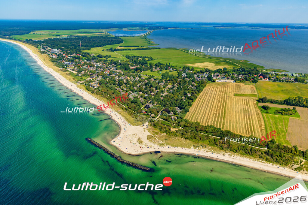 Luftbild Ahrenshoop - Die Luftaufnahme wurde 2025 vom UL-Flugzeug heraus erstellt ( keine Drohne ) - Hochauflösende Luftaufnahme - für professionelle Ausdrucke geeignet. Die Geschenkidee !Hier alle&nbsp;Infos zur Lizenzierung der LuftaufnahmeWir fliegen auch dieses Jahr wieder in Ihre Region um Luftbilder zu erstellen.- Luftbild anfragen