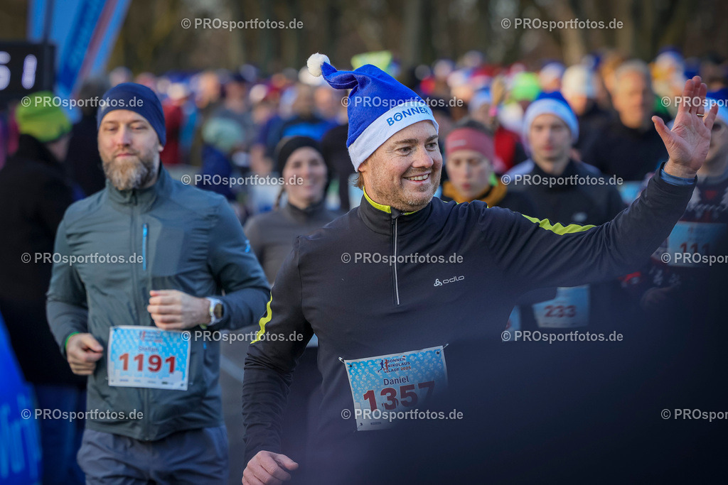 6. Bonner Nikolauslauf; Bonn, 14.12.2025 | Impressionen vom 6. Bonner Nikolauslauf am 14.12.2025 in Bonn (Nordrhein-Westfalen). 