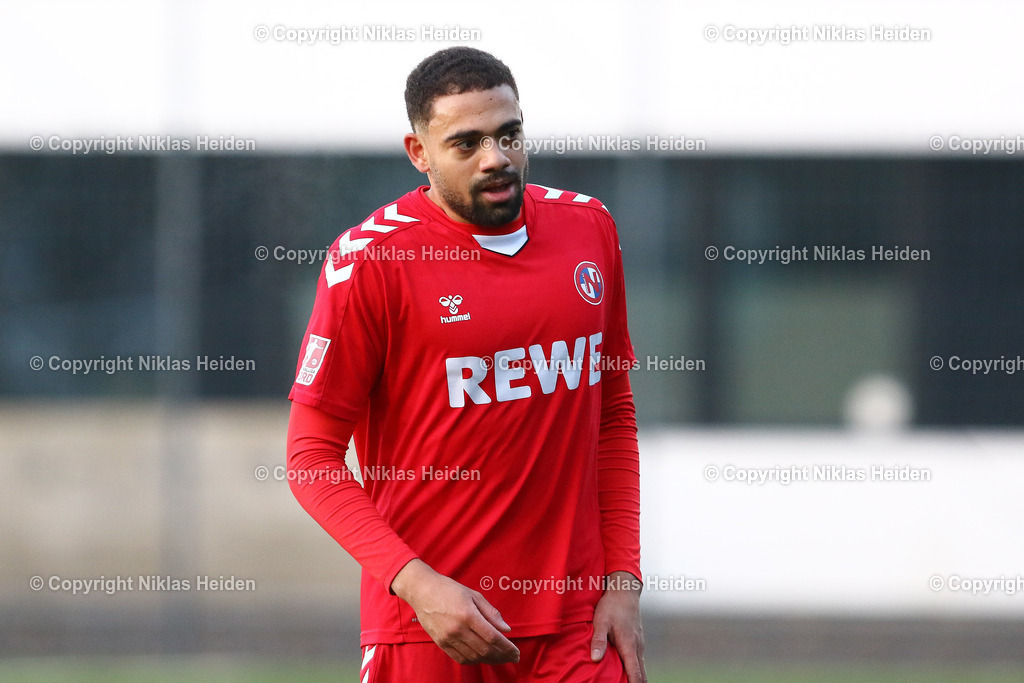 NH_HamburgerSVU21_FCEintrachtNorderstedt_Testspiel_25012025 | #11 Luis Angel Coordes (FC Eintracht Norderstedt) musste vorzeitig verletzt ausgewechselt werden.Fußball I Herren I Testspiel I Saison 2024-2025 I Hamburger SV U21 - FC Eintracht Norderstedt I 25.01.2025 I Alexander-Otto-Akademie