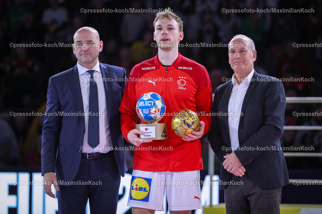 EHFEURO28012402085 | 28.01.2024, EHF EURO 2024, Männer Europameisterschaft Handball, Lanxess Arena in Köln, Finale, Frankreich - Dänemark: Ehrung von Torschützenkönig und All-Star-Team Wahl Mathias Gidsel (Dänemark) - Top Scorer.