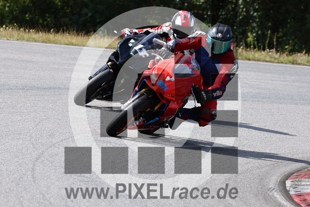 0013-20240805_01141 | Schöne Erinnerungen an spannende Momente - das festzuhalten ist unser Job. PIXELrace.de ist seit 2003 auf den Rennstrecken Europas unterwegs um die Action draußen beim Fahren und die wunderbare Stimmung imm Fahrerlager für euch einzufangen.