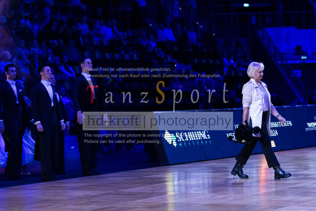 20241109_DM-Formationen_Vorrunde_2512 | Tanzsportbilder, Standardtanz, Lateintanz, WDSF, DTV, LTVB, dancecomp, goc, hessen tanzt, blaues band der spree, walzer, tango, wiener walzer, slowfox, quickstepp, samba, rumba, cha-cha-cha, paso doble. jive, hd-kroft photography, turniertanzsport