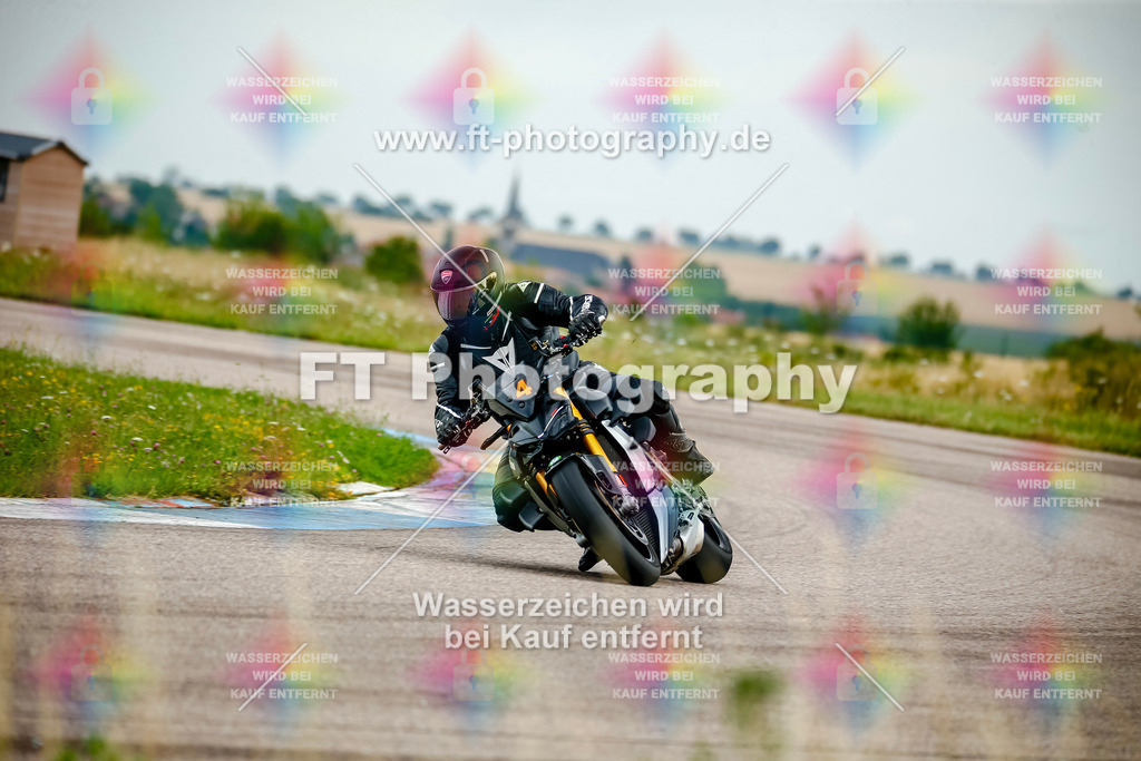 Chambley Juli-2344 | Hier findet Ihr Bilder von Touristenfahrten auf der Nürburgring Nordschleife oder von anderen Veranstaltungen die ich besucht habe. Viel Spass beim Durch Schauen 