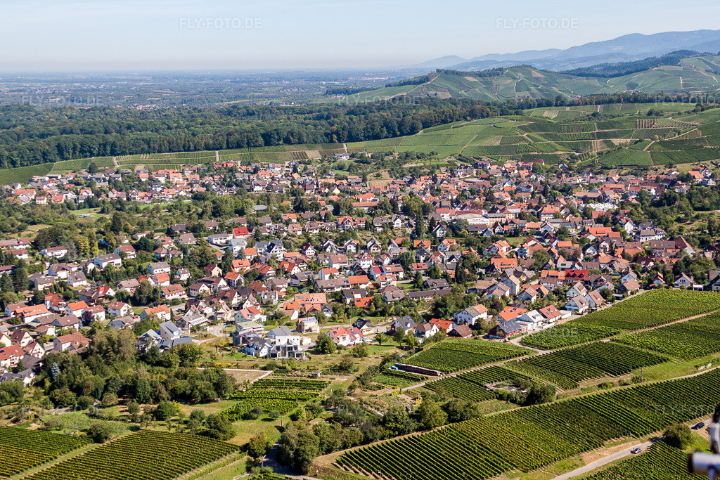 Luftbild: Ortsansicht zwischen Weinbergen in Zell-Weierbach im Ortsteil Zell in Offenburg im Bundesland Baden-Württemberg in Deutschland. Foto: IMG_20798.jpg vom 31.08.2009 durch Werner Riehm/FLY-FOTO.de